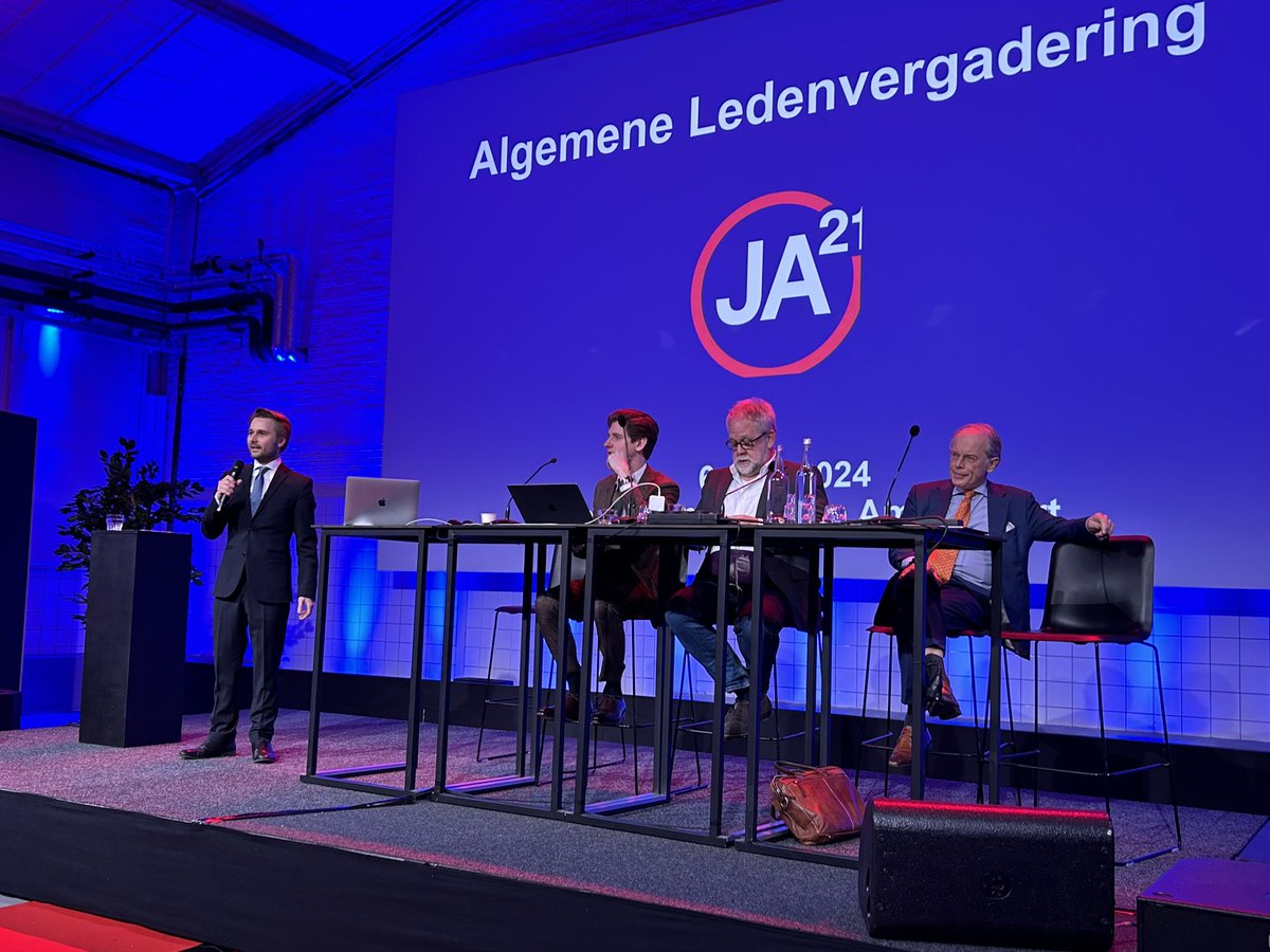 De 6e ALV van JA21 is begonnen! Vandaag aftredend partijvoorzitter Adrien de Boer opent de vergadering. Onder andere op de agenda: - Jaarrekening - Bestuurswisseling - Lijsttrekker, lijst & programma EP24 #ALVJA21
