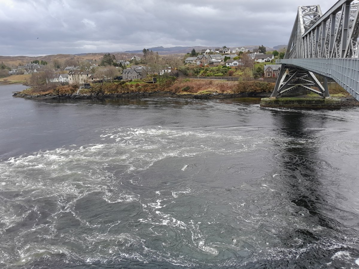 A bit breezy crossing the Connel Bridge (Drochaid a' Choingheal) walkway today 😨The 'white dogs' (A' Choingheal) in the Falls of Lora tidal race are jumping today! #Argyll #Gàidhlig
