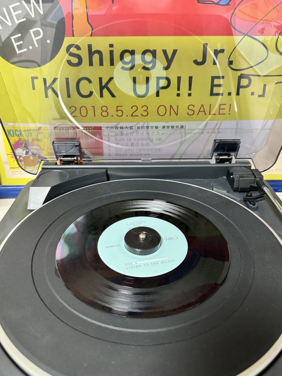 arrow_champ's tweet photo. 配信は配信の良さがあるし、アナログやCDがもし出るのなら欲しいね。久々にLISTEN TO THE MUSICのレコード聴いたけど全然古臭くない🥹ALL ABOUT POP verも聴いてみたけどやっぱりオリジナルが好き🥹#shiggy_2024 https://t.co/Y7BLgu4fMc