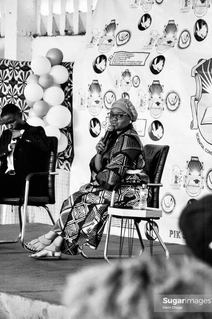 GraceShako1's tweet photo. l’évolution et l’appropriation culturelle africaine. 

C’était un réel plaisir d’échanger lors de cette première édition de LIKITA NYUELE à Kinshasa. 💕

C’est toujours un honneur de rencontrer des nouvelles personnes pleines d’énergies positives 🥰 https://t.co/e29Q5Ex4EO