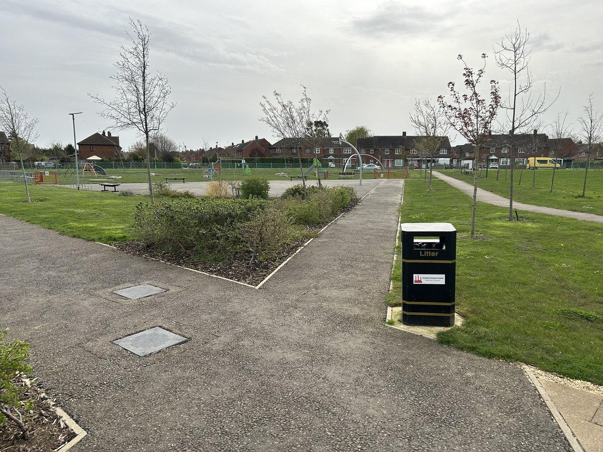 Hats off to @stewartbyfc & the Parish Council. We visited the playing fields between @MVM_school & @Broadmeadschool - the place is transformed! A real credit to Stewartby village. Great facilities immaculately maintained 👍 @BedfordTweets @ChrisMoBedford - coffee shop is fab 👍