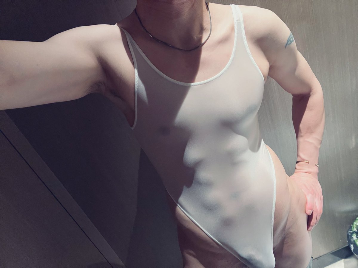 最近会发各种骚内裤，看上想带走，直接评论区，❤️