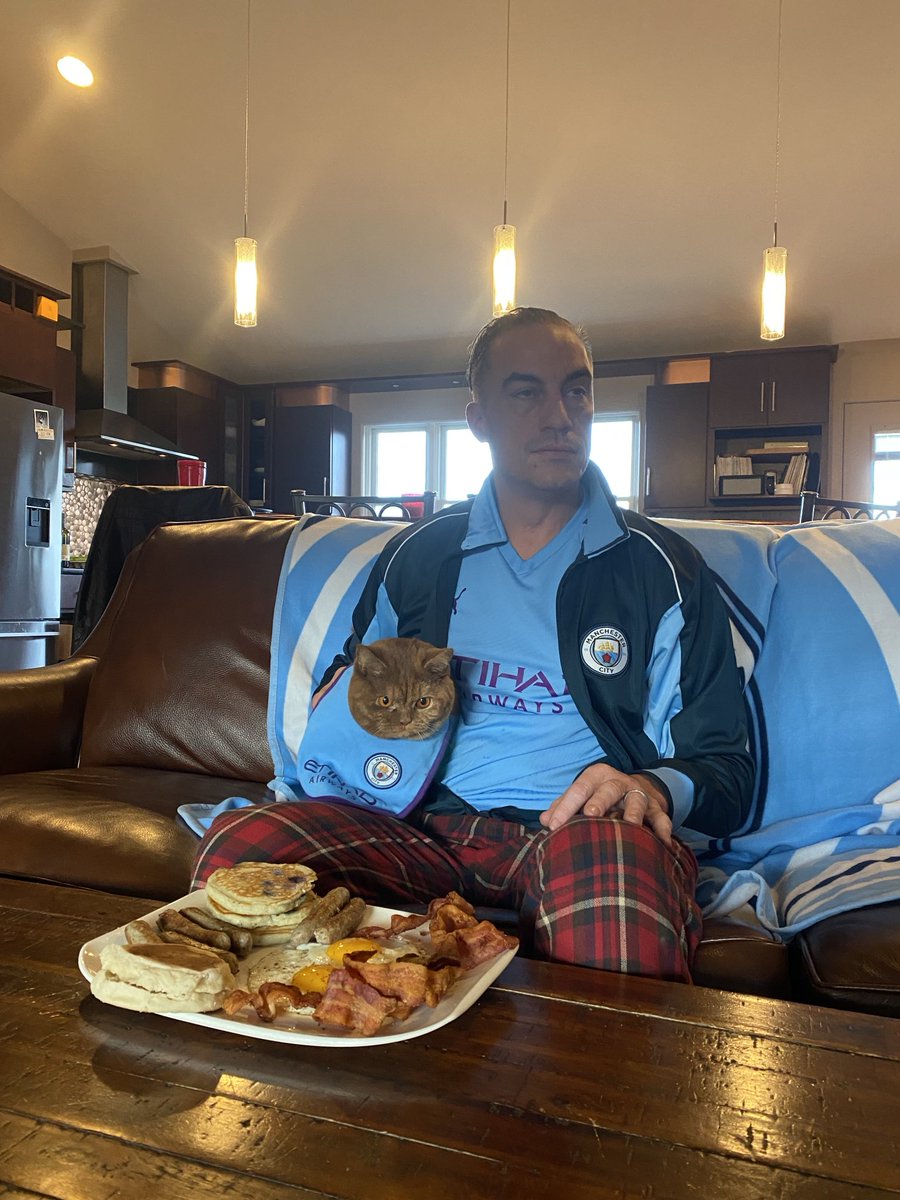 ArchieFaybepuff's tweet photo. ⁦@ManCity⁩ #mankitty @myplmornings@#myplmornins #mancity #premierleague #caturdaymatch https://t.co/1FPCUAGq6V