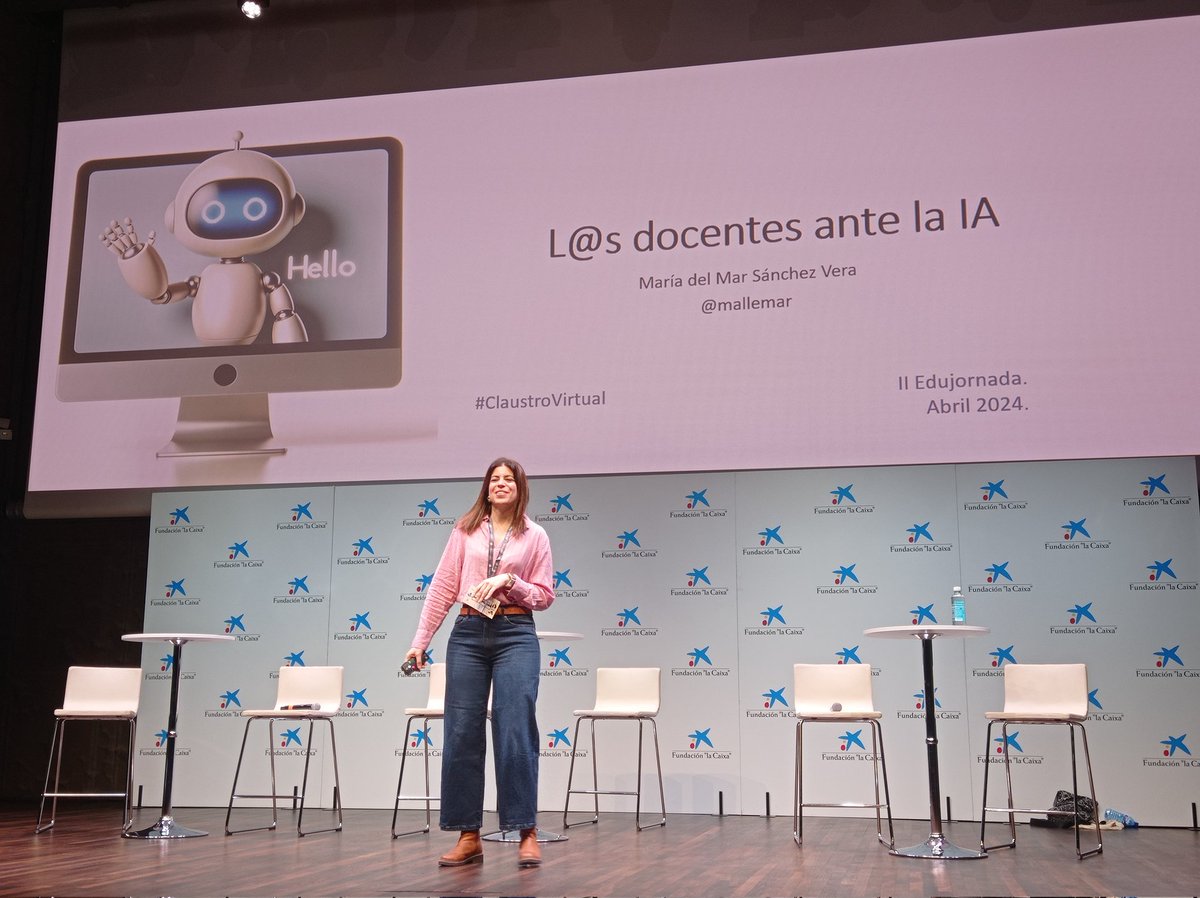 Qué maravilla poder aprender de gente como @mallemar en vivo y en directo. Y qué ilusión conocerla en persona 🥰🤗 #EduJornada #claustrovirtual gracias @imgende por hacerlo realidad ❤️