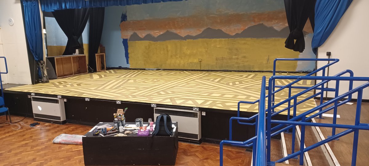 The stage all painted ready for The Lion King at @BeaconAcademyCL @BeaconCL_PArts @thurley_jason @MarkWilCEO