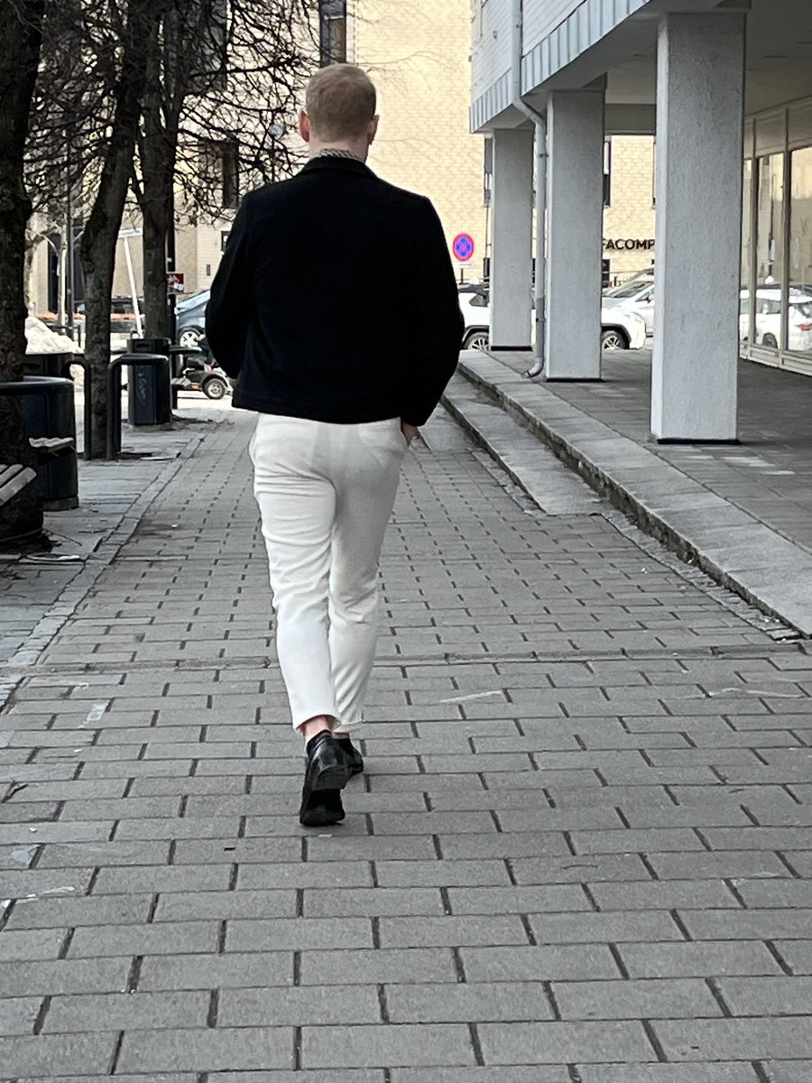 blond_barefoot's tweet photo. Sexy blond guy wearing white tight trousers, I wish I could sniff between his cheeks, I bet smells so good 🔥😈 
#gayeurope #nalgon #gayass #gayspy #adictoalosnalgones #paparazzidenalgones #culodehombre #culon #menwalking #meninsuit #gaysuitfetish #gayunderwear #horny https://t.co/JmFt4xlTjQ