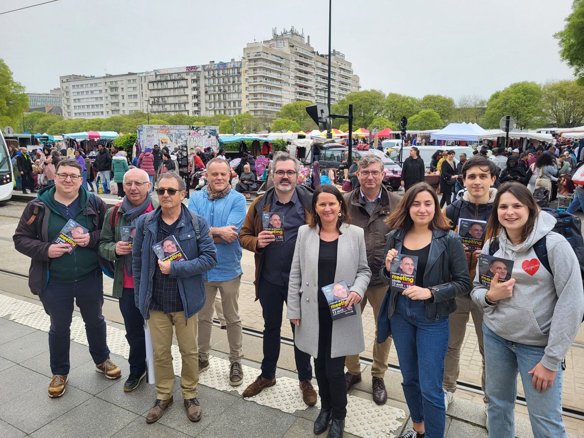 PSNantesOuest's tweet photo. Belle mobilisation ce matin à la Petite Hollande pour inviter les Nantaises et Nantais au meeting du 13 avril de @rglucks1, tête de la liste @partisocialiste - @placepublique_ https://t.co/luCe8OtYW6