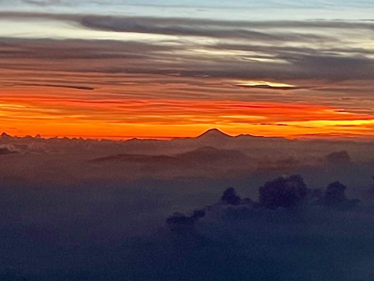 Zonet!!
In de buurt van Bali….
Mooie zonsondergang.
KL835 AMS-DPS 777-300 PH-BVI.