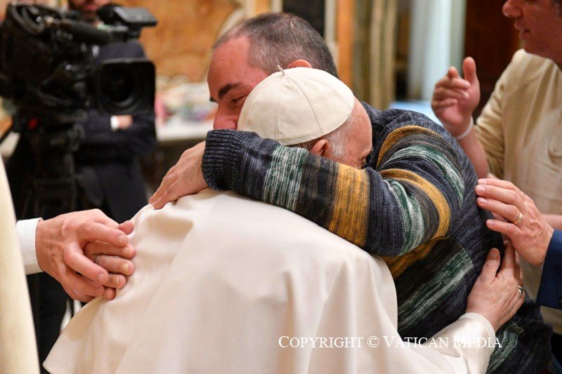 Francis: “The indifference, the individualism that closes us off from the fate of those around us, and that anaesthesia of the heart that no longer moves us when faced with dramas of daily life, these are the worst evils. Please, don’t be ashamed to weep.”press.vatican.va/content/salast…