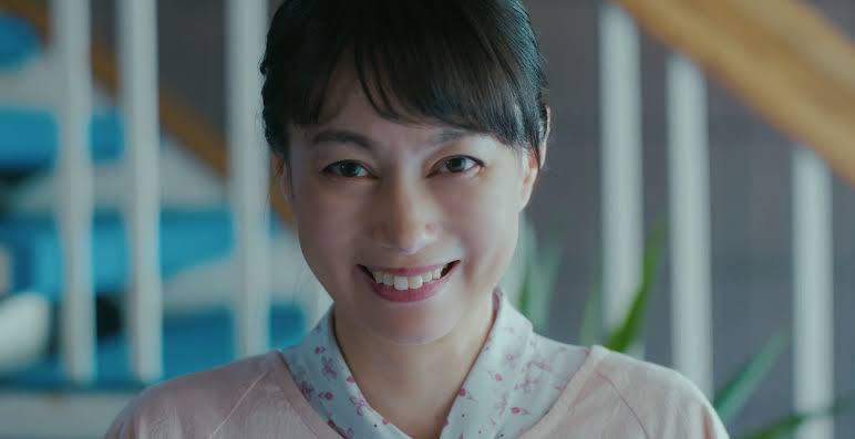 TABECHAUYO's tweet photo. 『リゾートバイト』洒落怖の映画化。しかし、ただ同じ話をやるのではなく、とんでもない増改築を施した！イットフォローズ的な付いてくる霊に捕まるな展開は普通だけど、その後くらいからタガが外れてくる。終盤はホラーとバカの反復横跳びをしてテンションも鰻登り！終わり方がちゃんと怖いのも良し。 https://t.co/wSz9PjgKgz