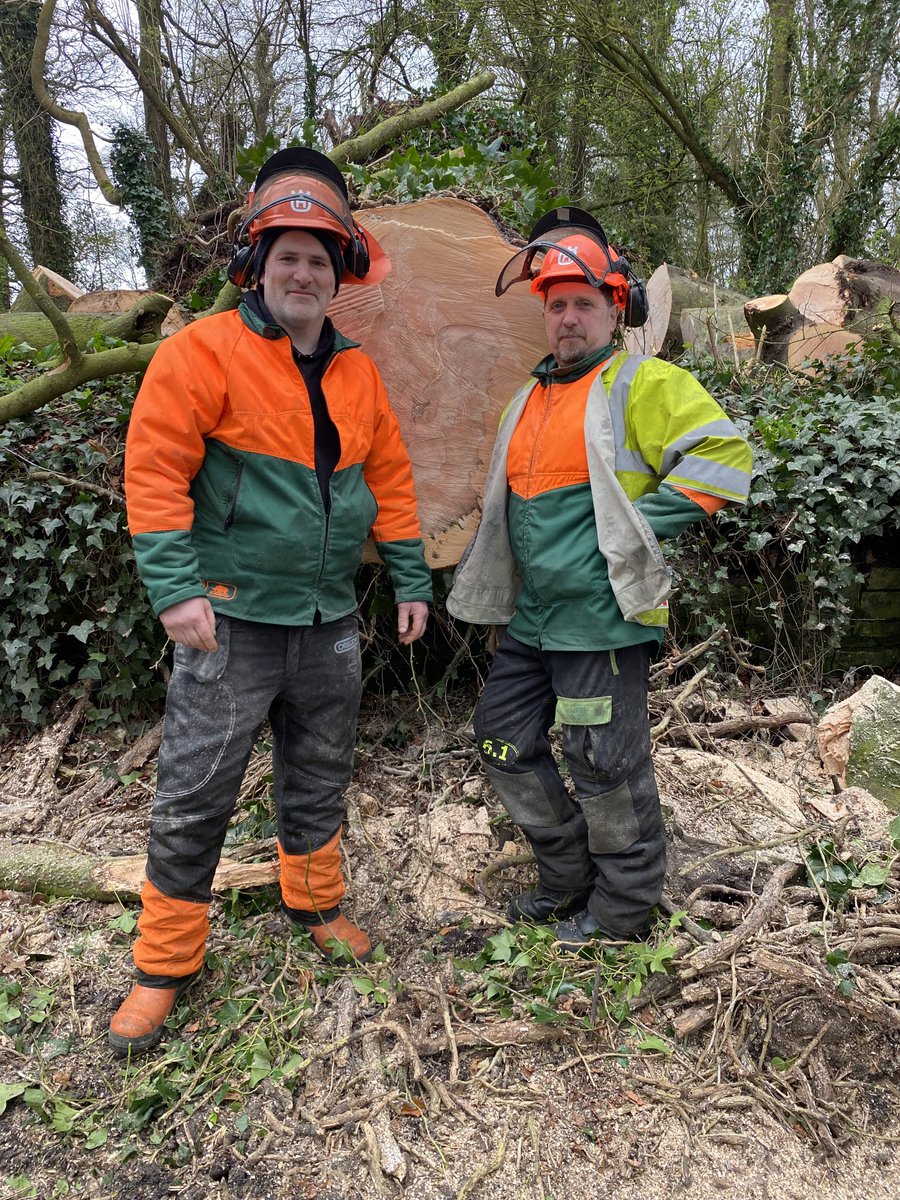 @MCCFireService Trim Brigade have cleared the fallen tree on the Athboy Road. Well done to our FF’s Paddy Rispin and Mick Farrell whose chainsaw expertise was utilised. Who said no redwood trees in Meath👀👀 🌳 🌳 #StormKathleen @meathcoco