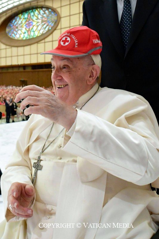 Francis to Red Cross: “Ours is a society of ‘I’ rather than ‘we,’ of the small group rather than of all. It is a society that is selfish in this regard. The word ‘everyone’ reminds us that every person has his or her dignity, and deserves our attention.” press.vatican.va/content/salast…