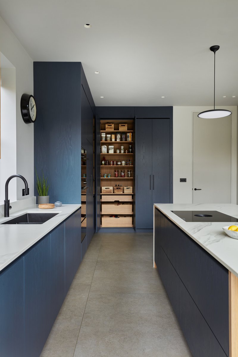 Step into this inviting kitchen where blue-painted cabinet fronts create a captivating blend of materials, shaping a space that welcomes you in! #luxuryhome #scandiinteriors #bespokekitchens l8r.it/q13q