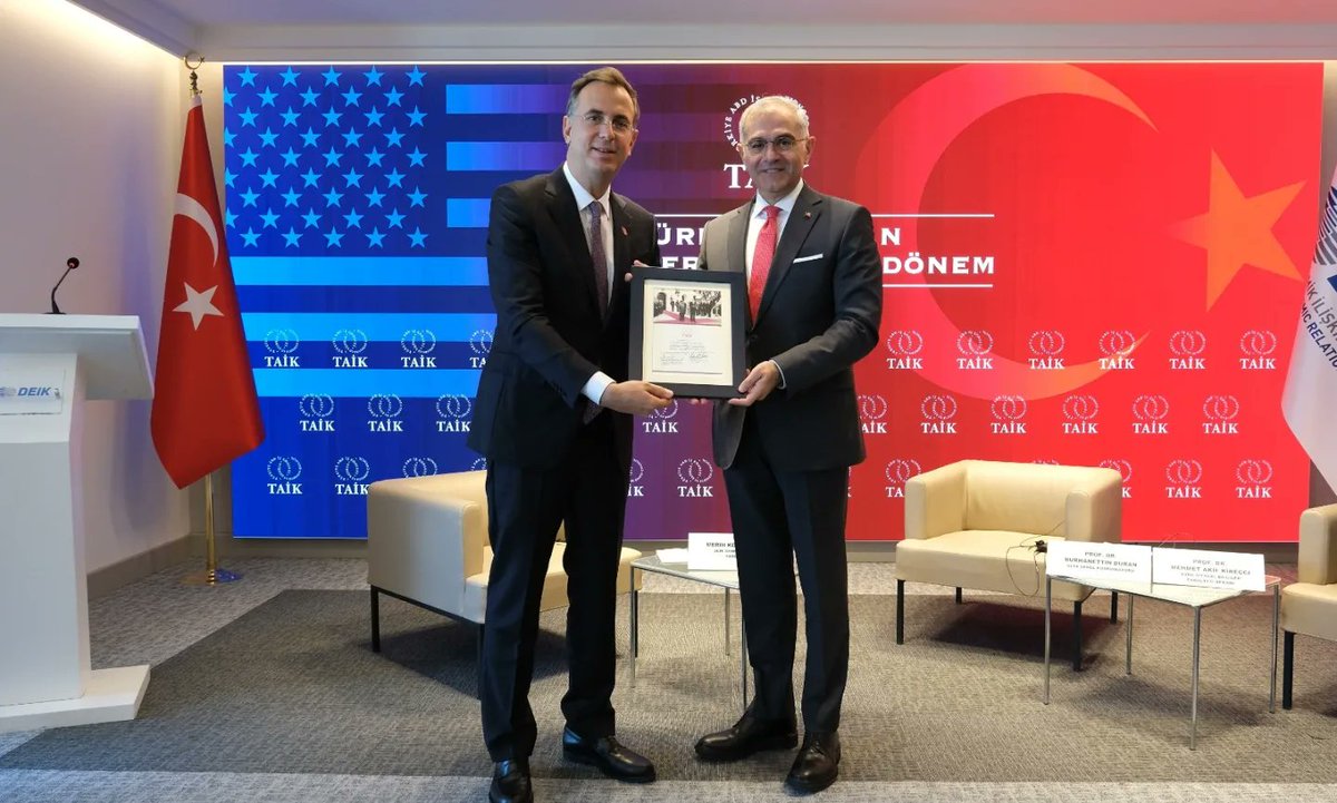 ➡️Türk-Amerikan İlişkilerinde Yeni Dönem beklentilerini değerlendirdiğimiz etkinliğimizi <a href="/TC_Disisleri/">T.C. Dışişleri Bakanlığı</a> Bakan Yardımcımız <a href="/Akcapar/">Burak Akçapar, Ambassador</a> ile Başkanımız Murat Özyeğin’in açılış konuşmalarıyla ve #TAİK üyelerimizin katılımlarıyla gerçekleştirdik. 

Sayın Akçapar, 🇹🇷 - 🇺🇸 ilişkilerinde son