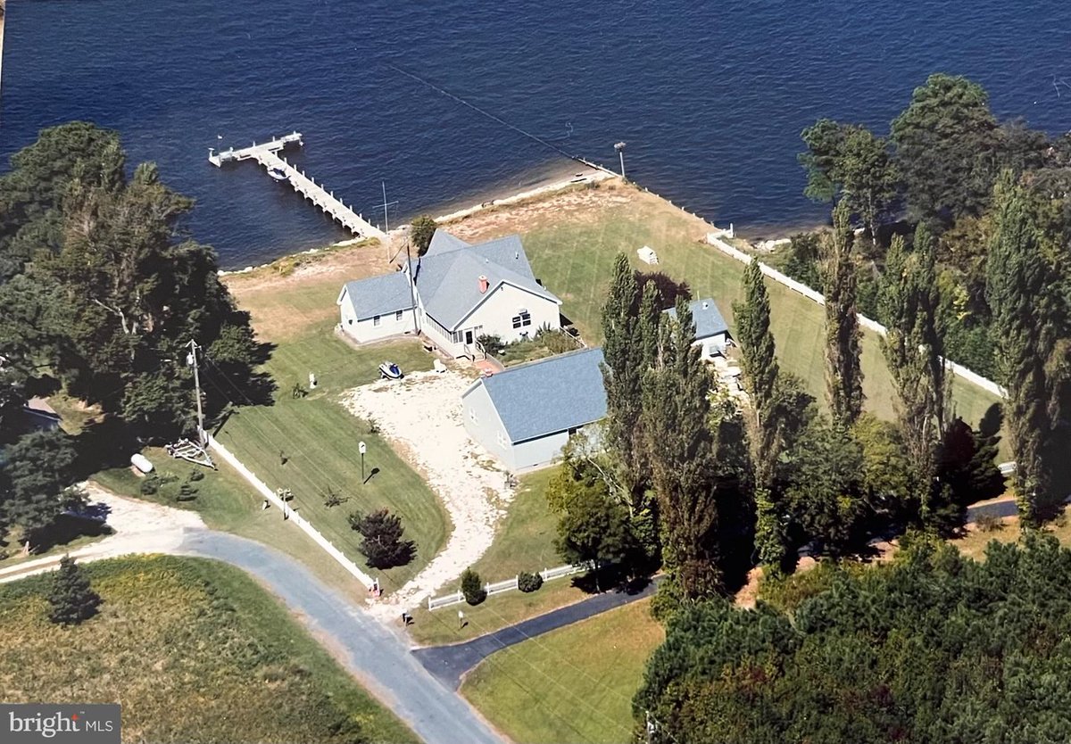 hammersmithteam's tweet image. 11513 Hodson White Road, Deal Island, MD, 21821
3 bed | 2 bath 1684 Sq. Ft.
Active | 1050000
bit.ly/4ajlq3h
Total Privacy and Serenity at this wonderful waterfront property in secluded Deal Island Maryland. This 1.26 acre property has water frontage on 2 sides of the...