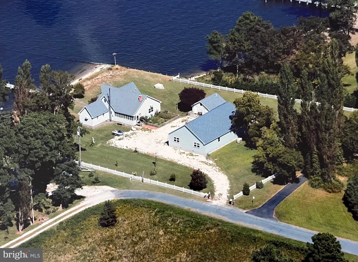 hammersmithteam's tweet image. 11513 Hodson White Road, Deal Island, MD, 21821
3 bed | 2 bath 1684 Sq. Ft.
Active | 1050000
bit.ly/4ajlq3h
Total Privacy and Serenity at this wonderful waterfront property in secluded Deal Island Maryland. This 1.26 acre property has water frontage on 2 sides of the...
