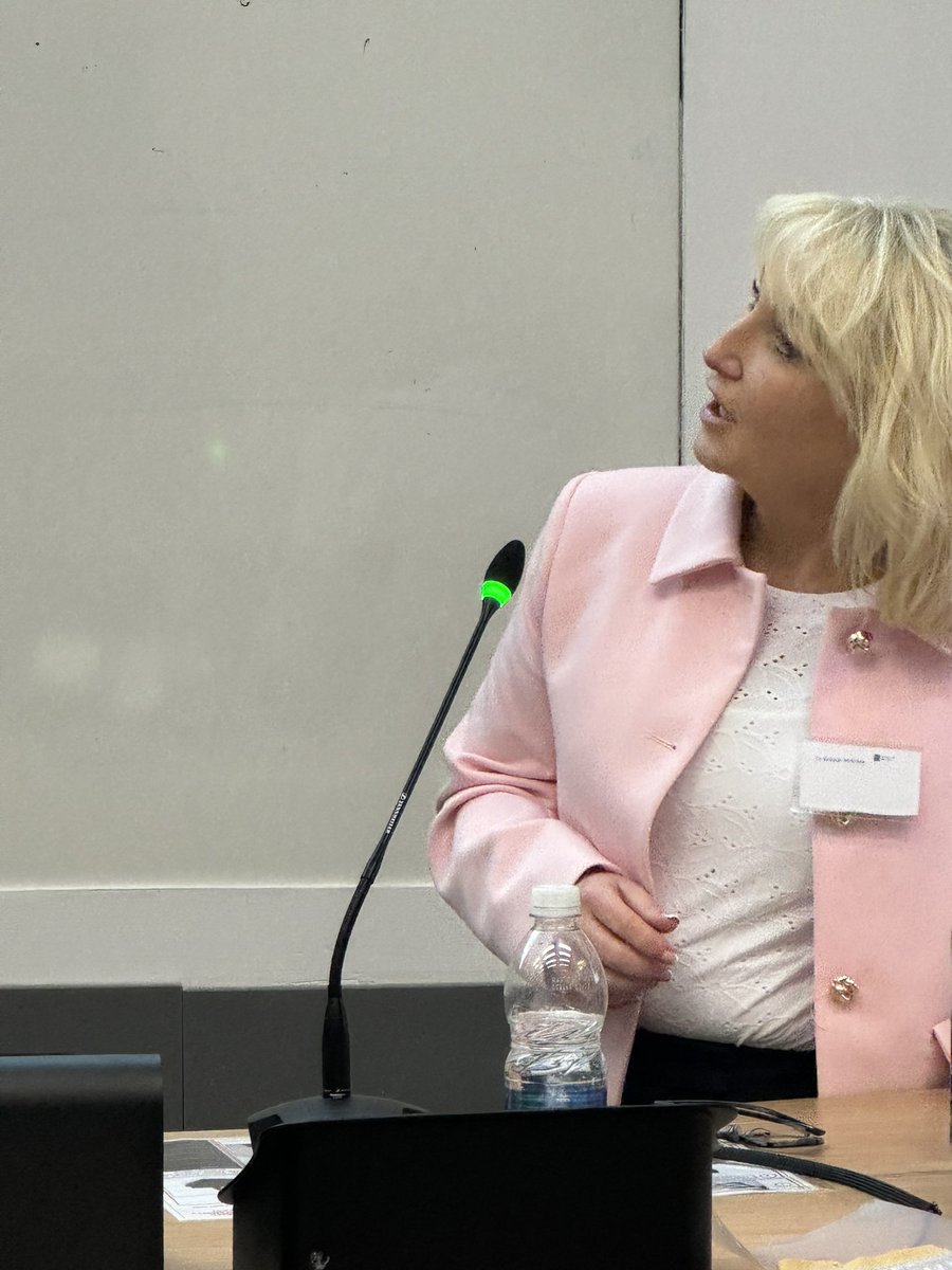 drbosheaGP's tweet photo. Should we (ROI 🇮🇪) have Pharmacists in our General Practices ?

What could they do ?
What are the benefits ?

Dr Siobhán McEntee advises @RCGP_RoI Spring Meeting in @QUBelfast

@IMT_latest @eilishor @DrWilliamBehan @mike0callaghan @MedisecIreland @QUBGPSociety @tcdgpsoc https://t.co/mmAYRwDboP