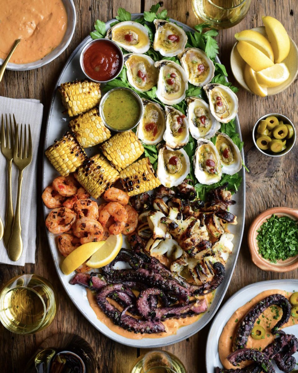 Grilled Seafood 🐙🦪🍤 Beautifully charred, tender octopus & calamari. Plump, juicy, spicy shrimp & grilled oysters. Served with charred corn, lemon-herb dressing & spicy red pepper hummus. Recipe for the octopus, dressing & hummus👉zimmysnook.ca/tender-sous-vi… @HestanHome #foodie