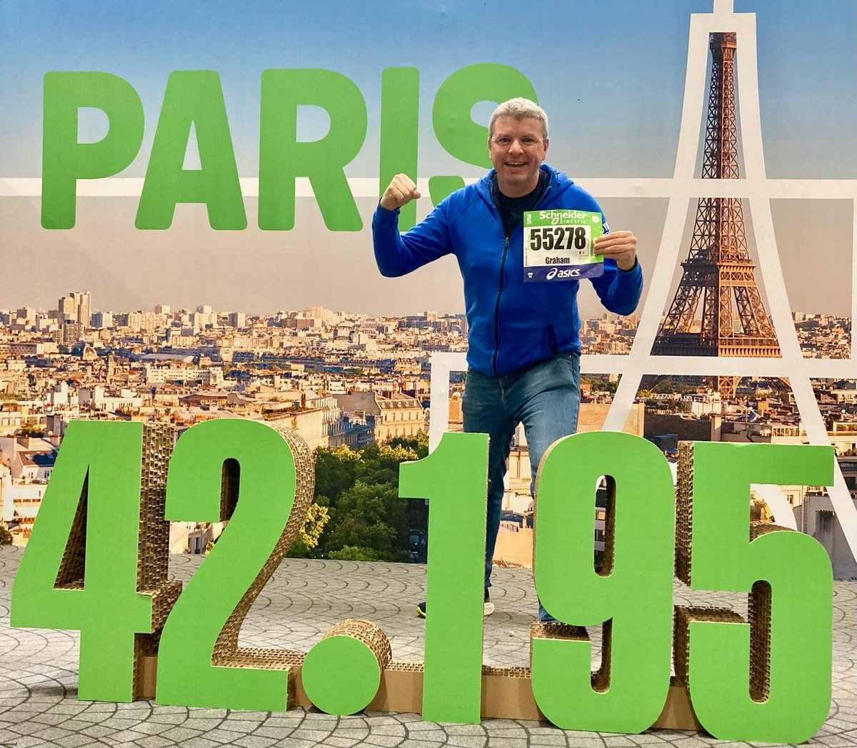 There's more than one show in Paris this year! Sanctuary Runners founder Graham Clifford is ready for tomorrow's @parismarathon Graham is raising funds for the @IrishRefugeeCo and you can support him here: gofund.me/5aa3a1e4