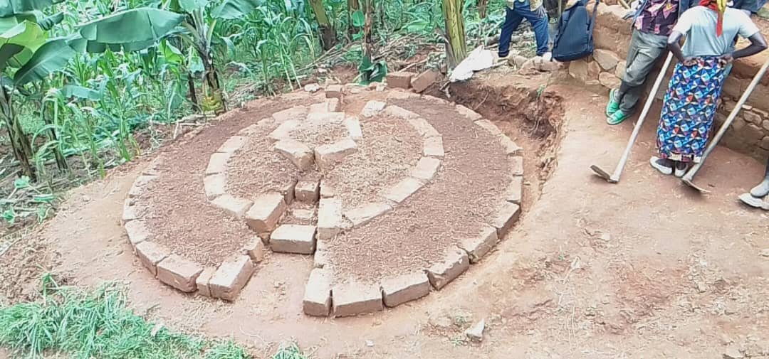 Duhamic1's tweet photo. Under #INRM Project, implemented by @Duhamic1 in partnership with @trocaire, our participants have been trained on establishing environmental friendly kitchen gardens. https://t.co/PasVNWOqt3
