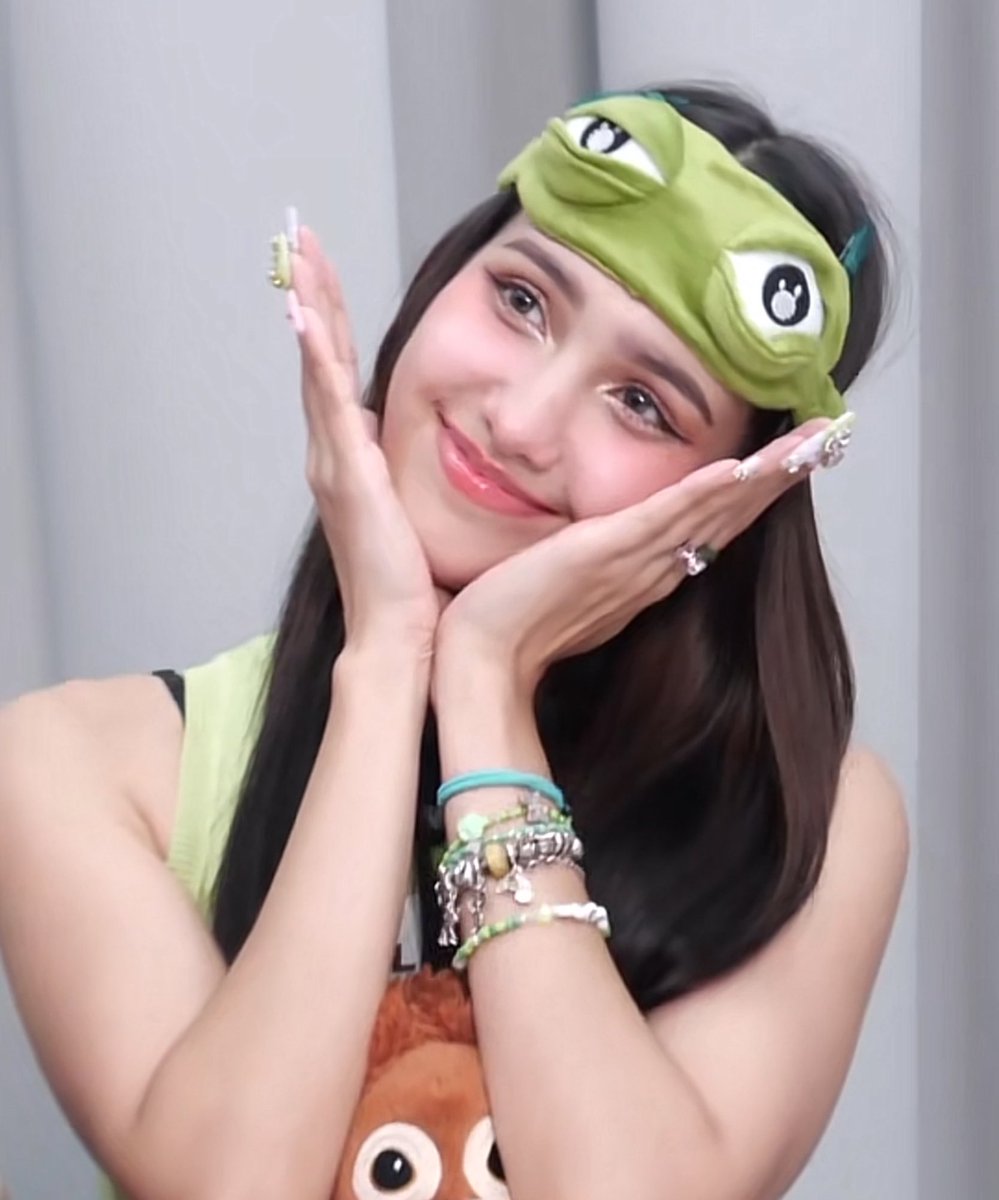 ไม่ว่าผลวันนี้จะเป็นยังไง รู้ว่าหนูทำมันเต็มที่มากๆมาตลอด เเละวันนี้พี่มั่นใจว่ามันต้นไม้ต้องออกดอกออกผลของมัน หนูคือคนเก่ง เเละภูมิใจมากๆที่ได้เป็นแฟนคลับของเเกยัยลิซซ่า ดีใจที่ได้เป็นกรีนแฟม กรีมแฟมจงเจริญวันนี่TOP9 เดบิวต์เว้ย! 💚#CHUANGAsiaxLISSA #CHUANGAsia #ChuangAsia2024
