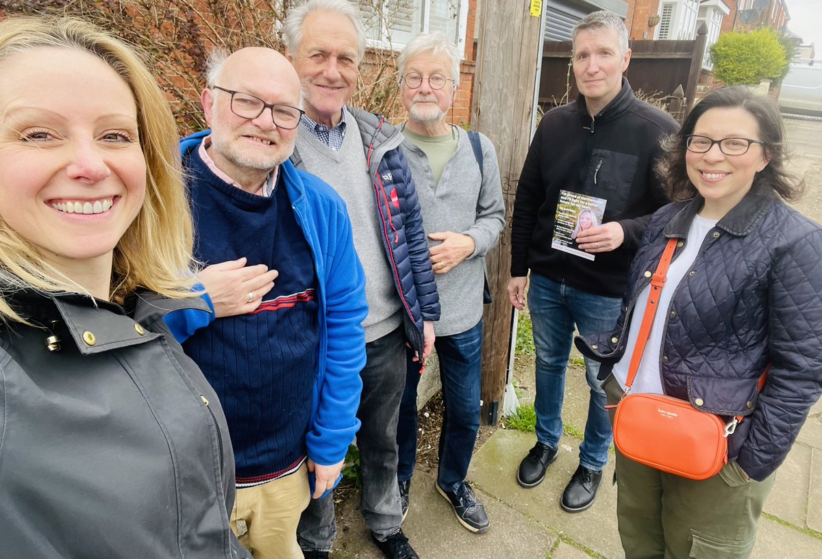 Top @NptonNLabour teams on the doors this morning! Great to speak to so many residents in Headlands. Thanks to all who engaged with us 🙏👍 #Northampton