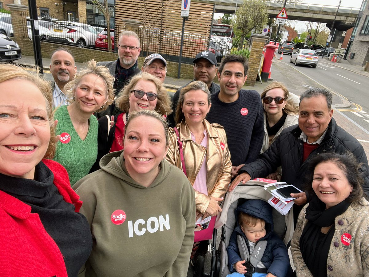 Big @Hounslow_Labour crowd supporting @EmmaJaneYates02 & @MarcelaBenede10 in Brentford West this morning - even more people coming over to @UKLabour