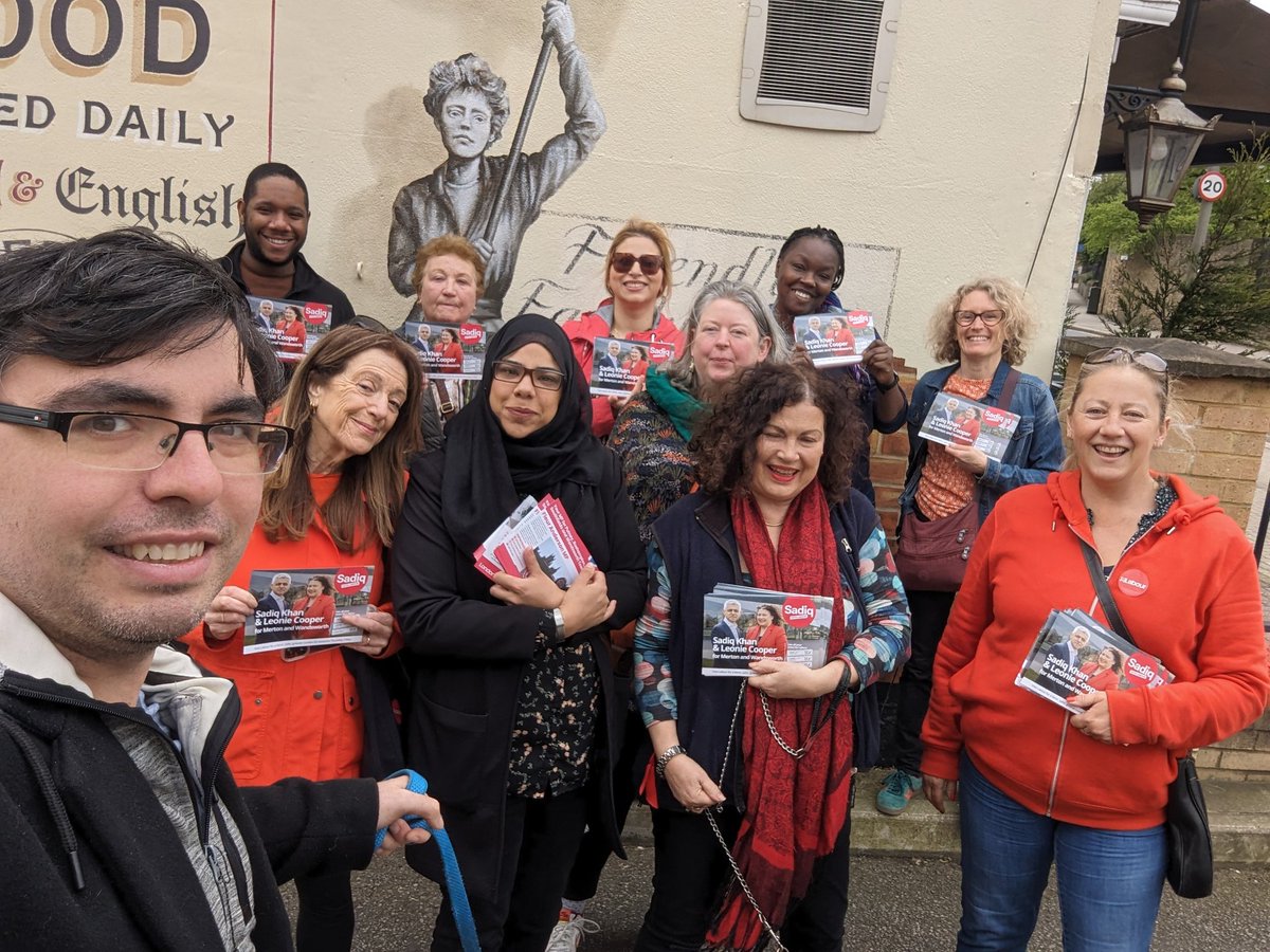Great response for @SadiqKhan and @LeonieC in #Wandsworth Town. #Labourdoorstep