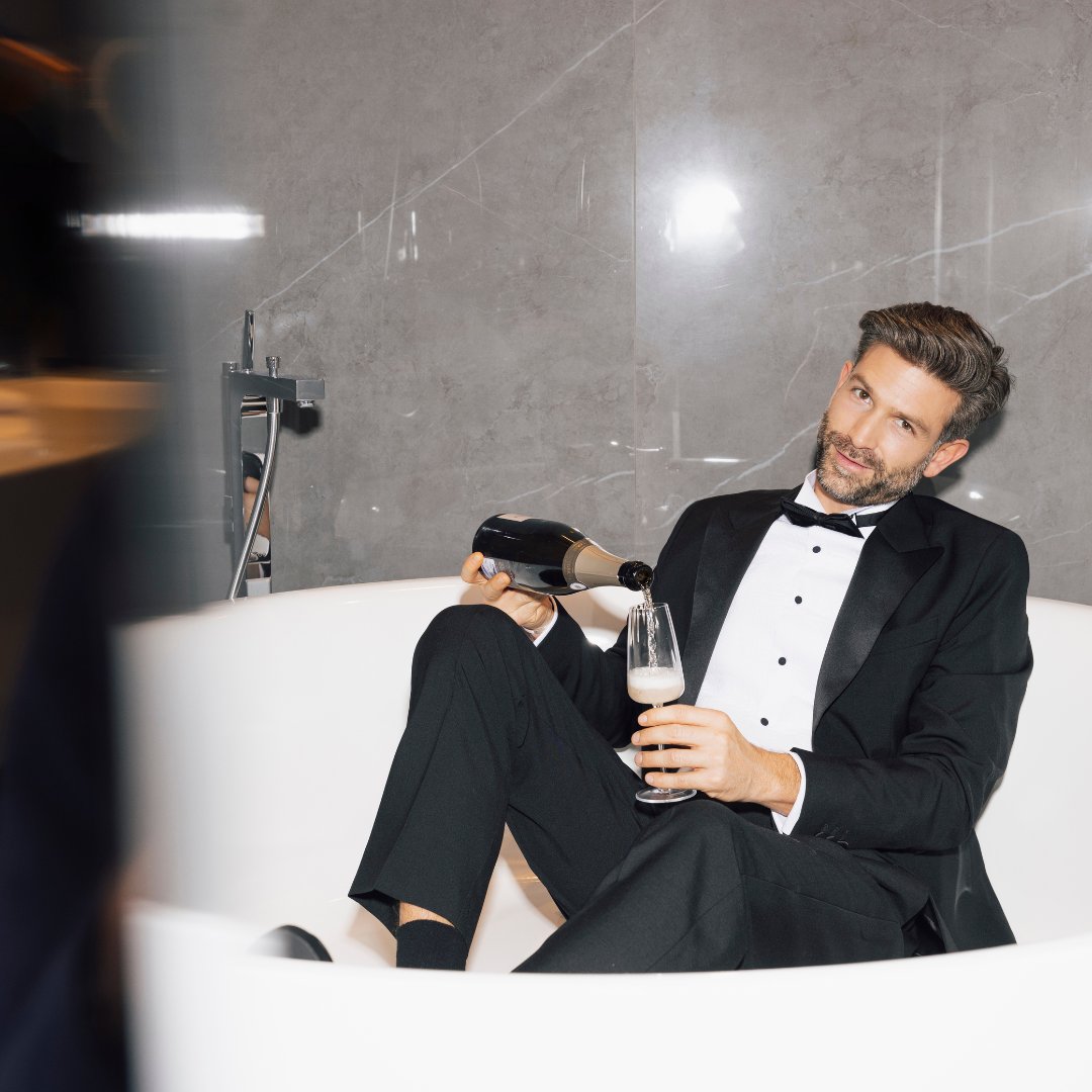 Here at art’otel Zagreb, you can find yourself lost in the artworks by Boris Bućan, relaxing in the spa or taking in panoramic views from the rooftop.

By night, dine on Pan-Asian delights at YEZI, step into the nightlife scene, sip on cocktails or head out to the clubs! 🌙