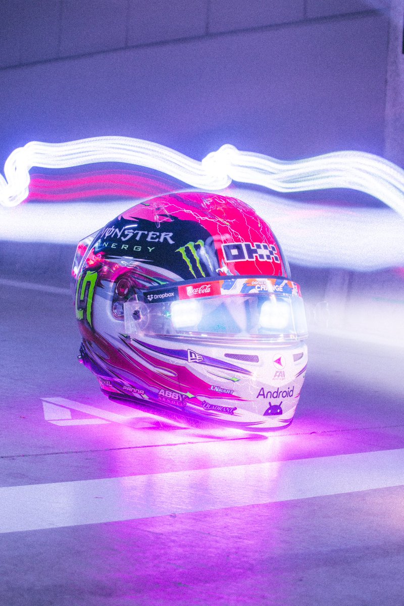 Suzuka's about to get brighter! 

<a href="/LandoNorris/">Lando Norris</a>'s epic helmet design is revving up for the #JapaneseGP! 🤩