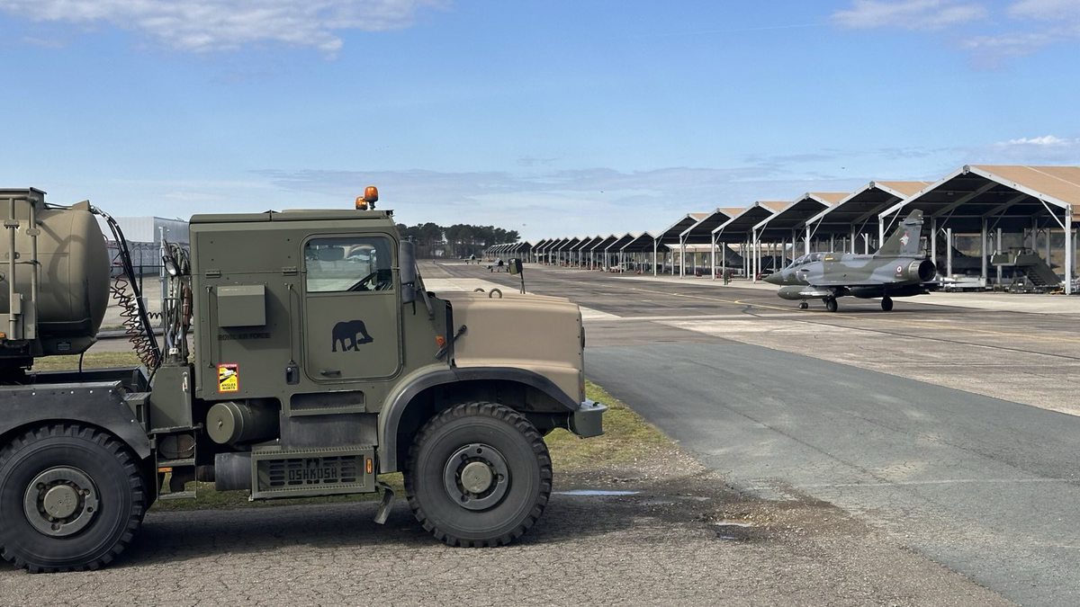 2 Mechanical Transport Squadron, 5001 Squadron Engineers & 1 Expeditionary Logistics Squadron joined @Armee_de_lair for Exercise Energise Volfa, distributing over 500,000L of aviation fuel with their Tactical Aviation Refueller. ⛽ @RAF_Wittering More 👉 ow.ly/MshX50R9pXE