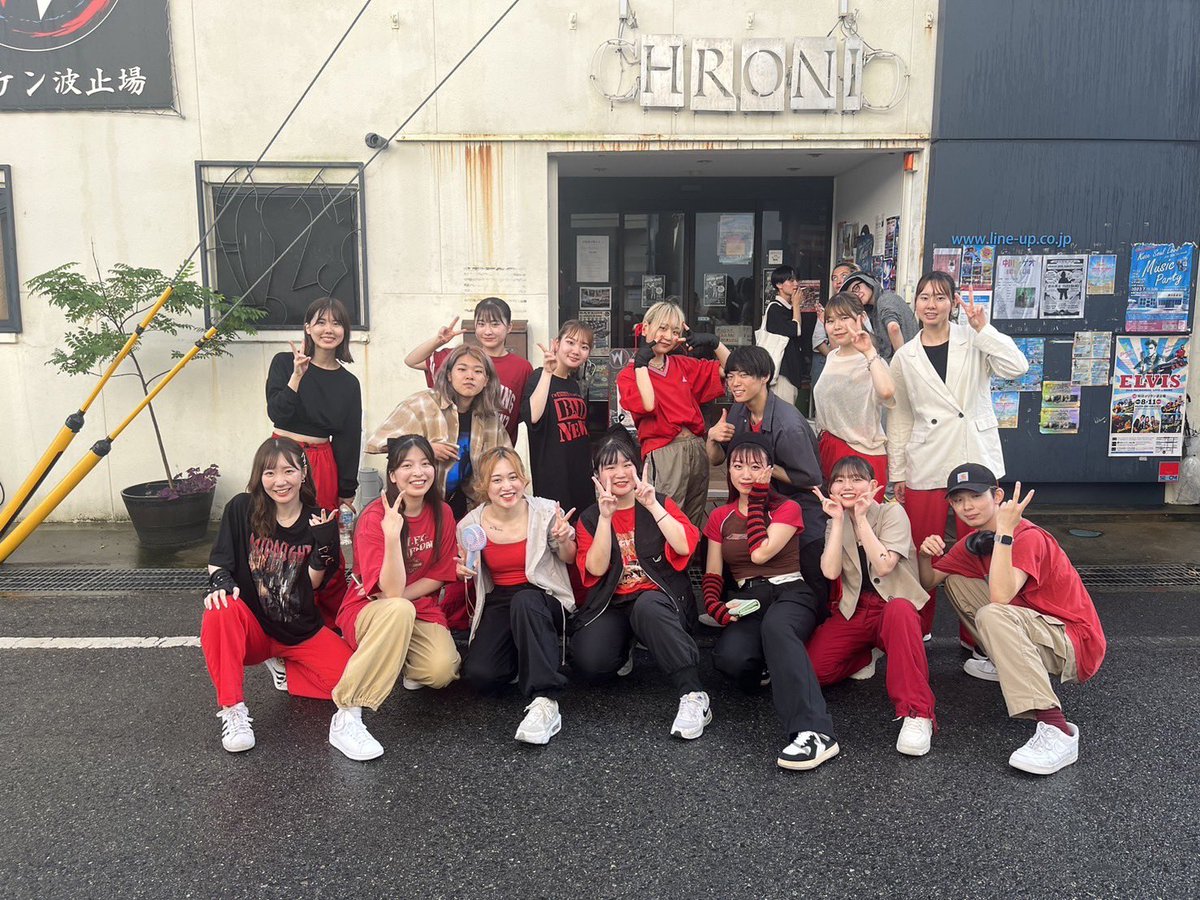 20Gem08's tweet photo. ジャンル紹介1日目はHIPHOPです✨

こんにちは！Jokersです！ジャンルはHIP HOPです😎

jokersの魅力は、とにかく和気あいあいといつも笑顔の絶えない雰囲気だと思います！先輩後輩関係なく仲良しで明るい雰囲気ですが、練習で絶対に手を抜くことはありません！🔥 https://t.co/qjyNmL0UdK