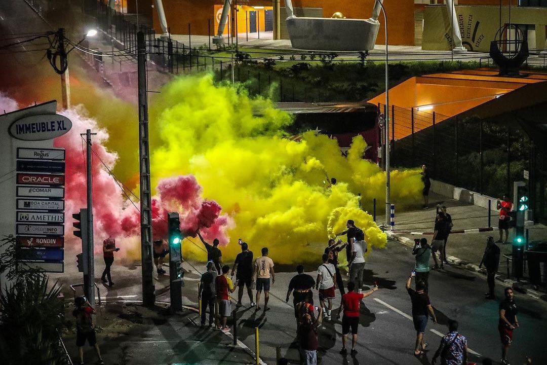 StreetFo0t's tweet image. Les supporters de l’espérance de Tunis ont envahi hier soir les rues d’Abidjan ! Le match de ce soir s’annonce bouillon entre L’ASEC Abidjan 🇨🇮 et l’ES Tunis 🇹🇳! Quelles sont vos pronostics ? #TotalEnergiesCAFCL #Tunisia #LDCCAF #ASEC #EST