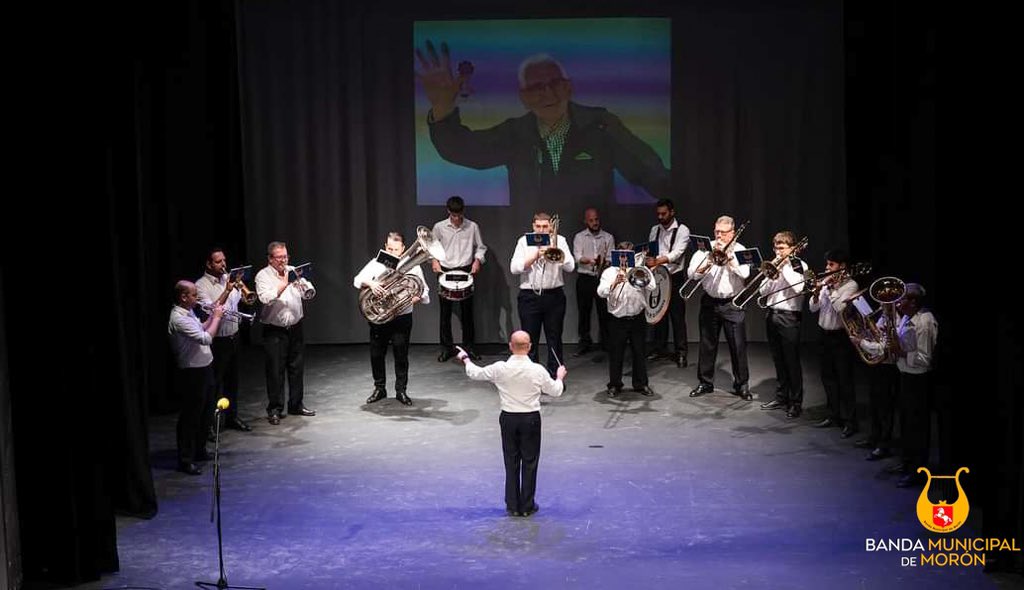 En dicho homenaje, nuestros músicos interpretaron el pasodoble “El Charrito”, obra de nuestro compañero <a href="/OscarRomanMusic/">Óscar Román</a> , el cual está dedicado a Juan José.
