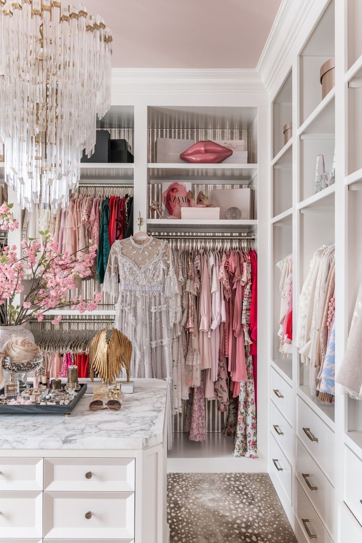 🌹The Boutique is OPEN - DATE🌹
+ Comment with a picture of your WoL/D&amp;D OC/Tav
+ if more than one, 1 comment per WoL/OC/Tav
+Tell me who their ship is!
+ THEY GET A OUTFIT!
+ Gender can get fked
+ Retweet to share the love
+ Profit?!!!
+ Lets get SHIPPY~!