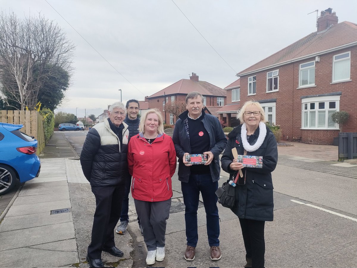 On the #LabourDoorstep in Westoe this am. Thanks to all for the lovely conversations. 🤗🌹