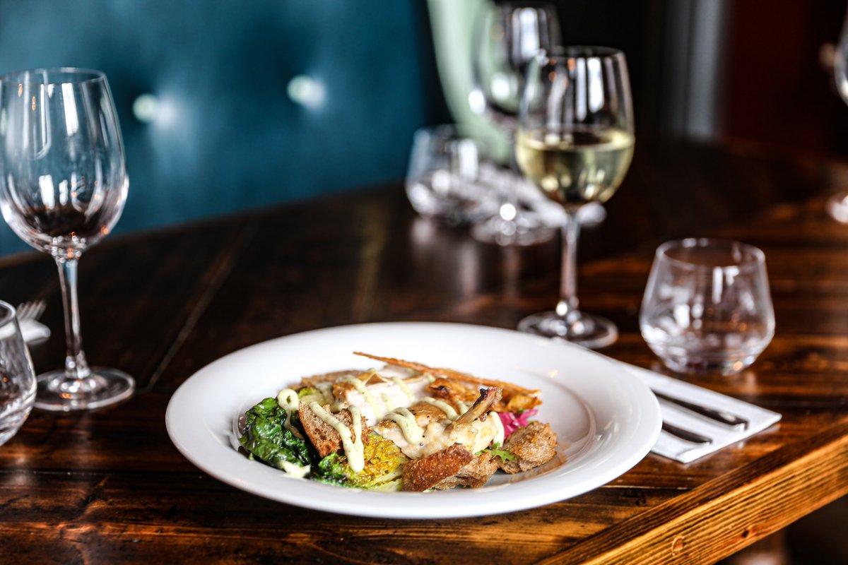 Time to wine and dine with our new Spring menu! 🌸🍗 Indulge in our delicious new dishes, such as this chicken supreme Caesar salad - bursting with bold flavours and vibrant colours

#youngspubs #youngspublife #youngspubspeople #youngschefs #londonpub #londonrestaurant #menu