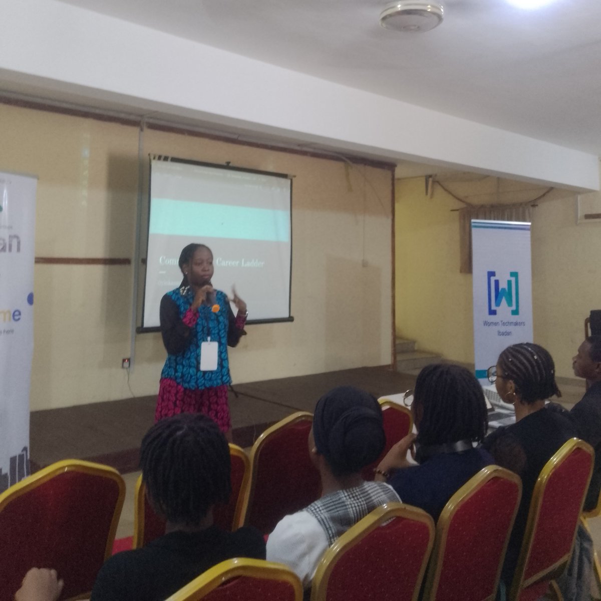 '#Communities are not just there to exist, they are there for you to #leverage on.' 👌

'When you're in a community, you show up' 📌

Snippets from Oyinkansola Awosan's session on 'Community: A Career Ladder'

#InternationalWomensDay2024 #IWDIbadan