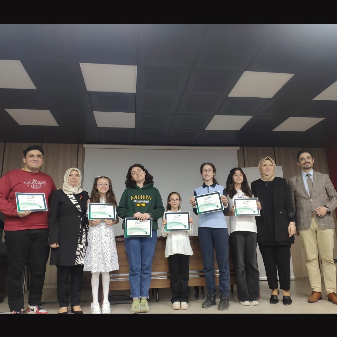 BagcilarBilsem's tweet photo. Yeşilay’in duzenledigi ‘ Sağlıklı Nesil Sağlıklı Gelecek “ yetenek yarışmasında İstanbul il birincisi olan ögrencimiz Betul Can’a İl Milli eğitim’de düzenlenen törenle  hediyesi verildi. Ögrencimizi ve Danışman öğretmenimizi kutluyoruz. https://t.co/9iWHfBZrbf