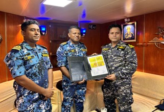 Indian Coast Guard demonstrates unwavering commitment to maritime safety by rescuing and transferring 27 Bangladeshi fishermen to safety.

Kudos to ICG for their dedication in safeguarding lives at sea! #IndianCoastGuard
#MaritimeSafety
