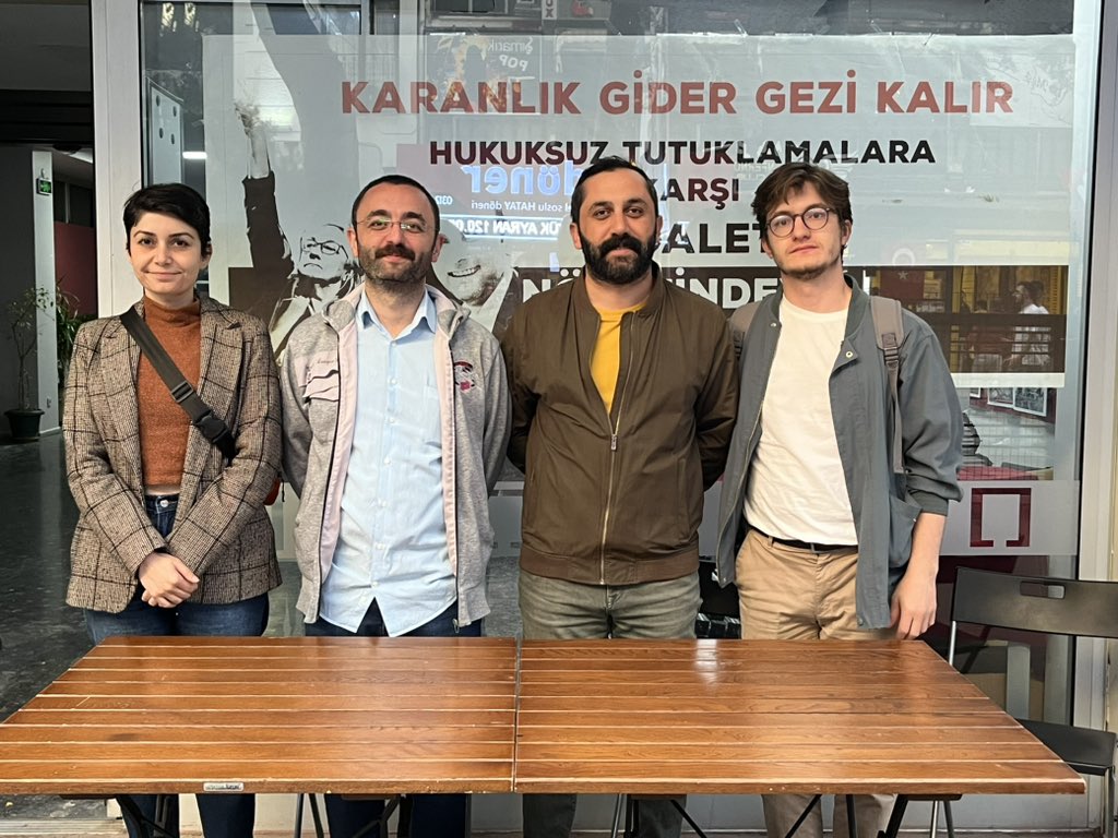 Adalet Nöbetlerimizde 711. Gün! Mesleki etik ilkelerimiz kapsamında kamusal sorumluluklarını yerine getirdikleri için özgürlükleri gaspedilen arkadaşlarımızla dayanışmamızı sürdüreceğiz! #GeziyeÖzgürlük #GeziyiSavunuyoruz