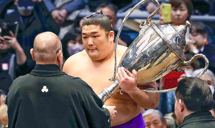 And in #TheHappyPod this week, a young #sumo wrestler making history - Ryan, Jake and Mak from @gsumobreakdown tells us all about #Takerufuji

Photo from @The_Japan_News