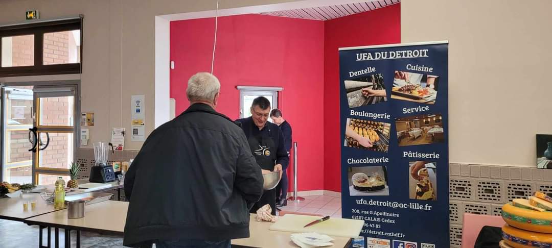 LyceeDetroit's tweet photo. MME Henaux et M Duquenoy représentent notre lycée au lycée des arts et de la gastronomie ce weekend à Coulogne.
@dsden62 
#gastronomie 
#formationcuisine 
#lyceedudetroit https://t.co/k75vuWgZQW
