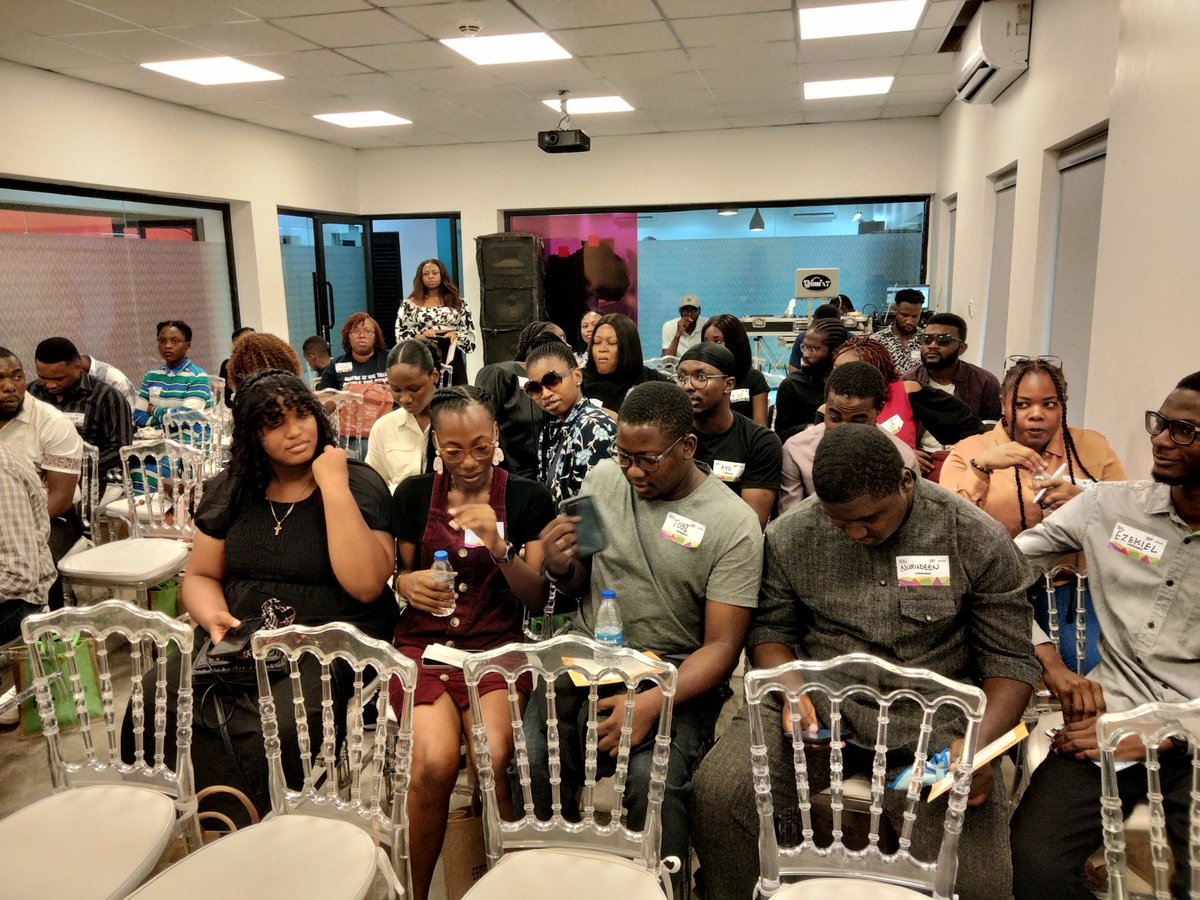 peopleinproduct's tweet photo. Breakout Introductory session
#FFAxPIPProductMeetup #PeopleInProduct #StayingRelevantAsAPm #FFAxPIP2 https://t.co/b14t0wwuhy