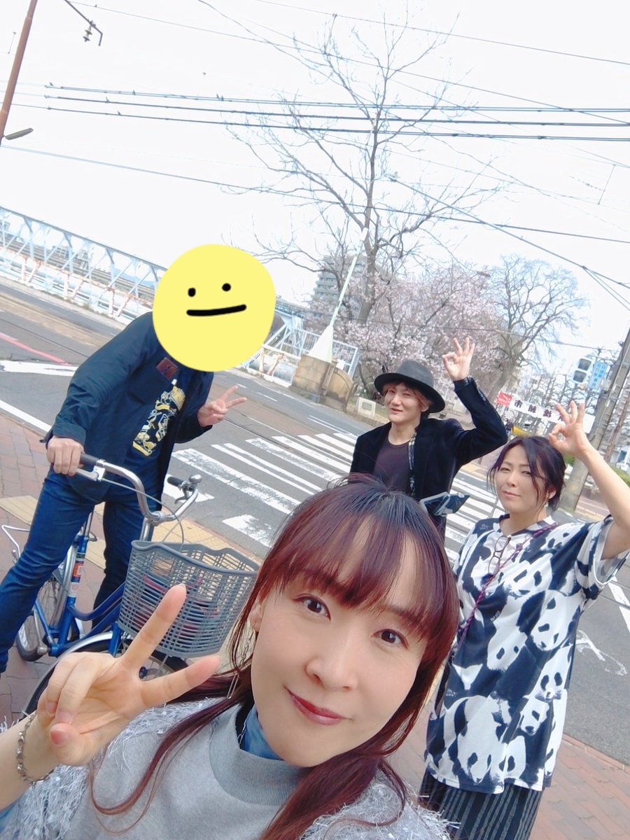 岡山にて。 angelaTシャツを着た 自転車のぢぇらっ子に 偶然遭遇（笑） #angela_jpn