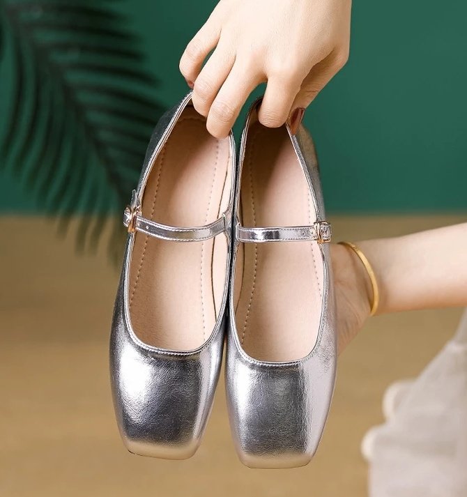 yummyloppy's tweet photo. Suka tengok kasut flat Mary Jane jenis hujung square camni. Sesuai untuk siapa yang kaki lebar sebab size available sampai 42❤️ takde la hujung jari kaki tu rasa ketat. kita suka suka! https://t.co/Dt6bXhOAIj