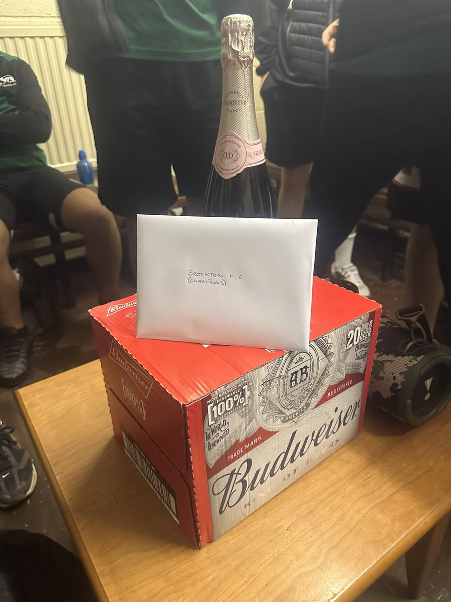 Class from @AbbeyHeyFC dropping these in the changing rooms for the lads this afternoon. Nice touch, thanks guys👍🏻