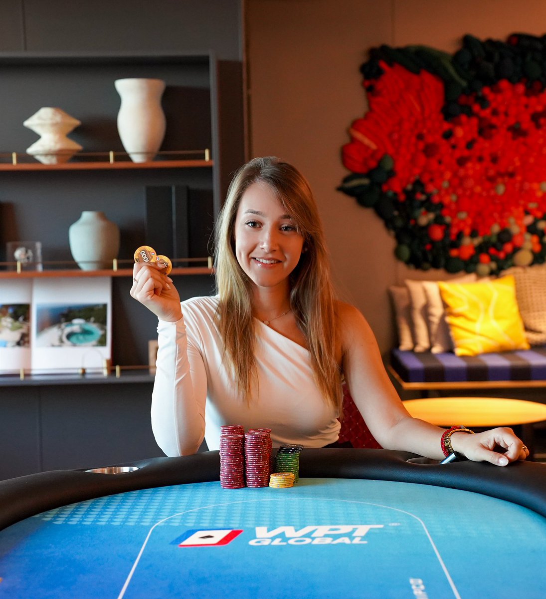 El verdadero guerrero no lucha porque odia lo que tiene en frente... sino porque ama lo que tiene detrás. 🔛💪❤️