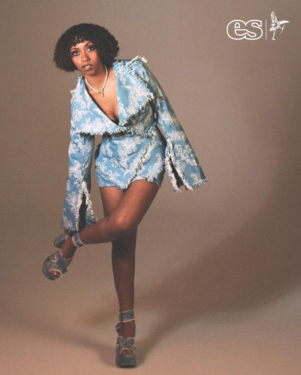 islandrecordsuk's tweet photo. @archives_nia is on the cover of @ESMagOfficial! π #niaarchives #esmagazine https://t.co/vDOXfiF3Q1