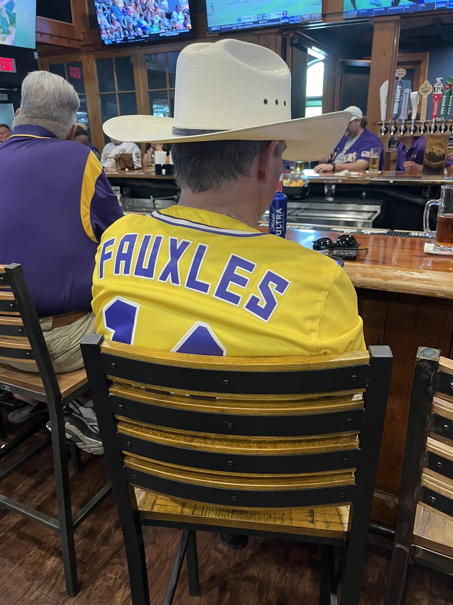 Hanging out with my guy @FauxLes you never know what can happen. LFG @LSUbaseball ! @DSports24